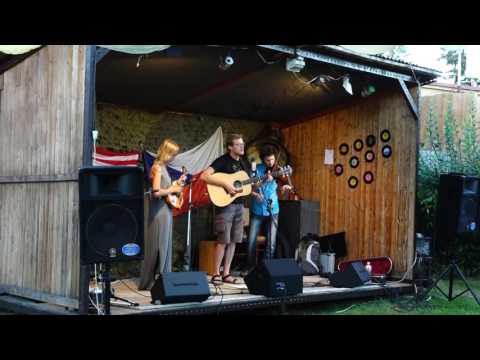 Twistrio - The Travelling Twisted Trio - Early Morning Rain