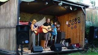 The Travelling Twisted Trio - Early Morning Rain