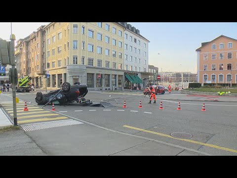 Winterthur ZH: Autolenker bedroht Passanten