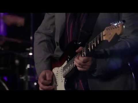 Carolynne - Standing On Top Of The World (Live)