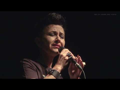 Amira Medunjanin  - Kraj tanahna šadrvana  (Azra) - Zagreb  - Medvedgrad