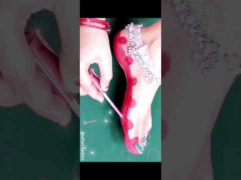 Navratri special alta design on feet by indian ladies kirti singh #indian_ladies_alta_design #alta
