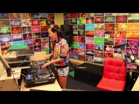Lady Waks In Da Mix #333 (02-06-2015)