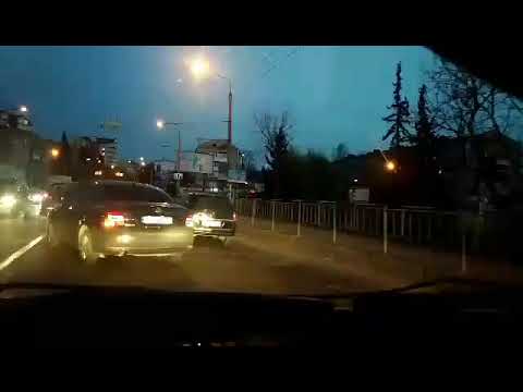 На Пасічній зіткнулись дві іномарки. ВІДЕО