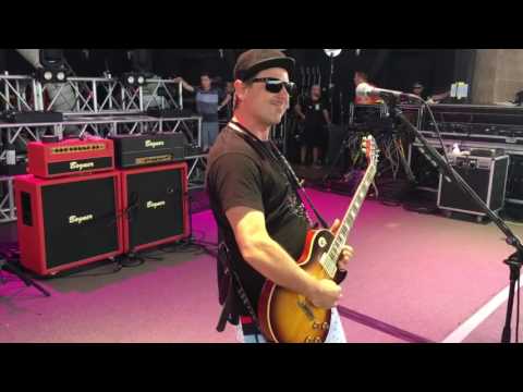 MAGNETICO soundchecks before opening for KISS!! Video 2 Gtr Solo