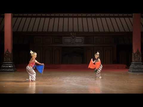 Ujian Pembawaan ISI Surakarta tari Srikandi Mustakaweni