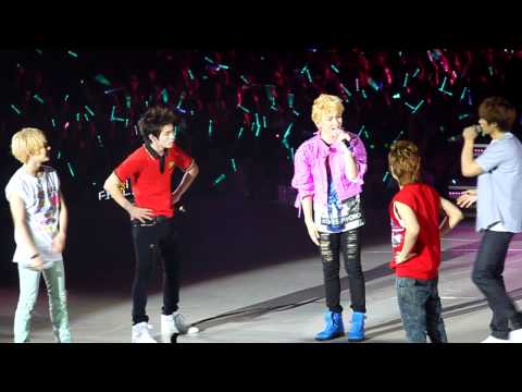 110910 SHINee World Concert SG : AYO and Key's sashay~