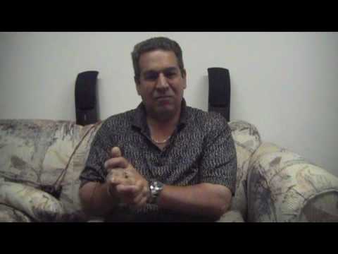 manualist plays bon jovi - livin' on a prayer - on his hands!