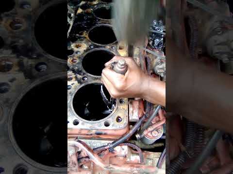Removing cylinder liners