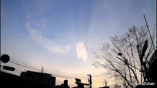 preview picture of video 'Earthquake clouds? (Japan)～地震雲＜横浜から長野方面2011年3月12日＞'