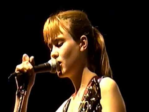 JuLiaNa HaTfieLd 3 - LiVe! - AuG 04 1993 PeNNs LaNdiNG PA!! ( bLake babies )