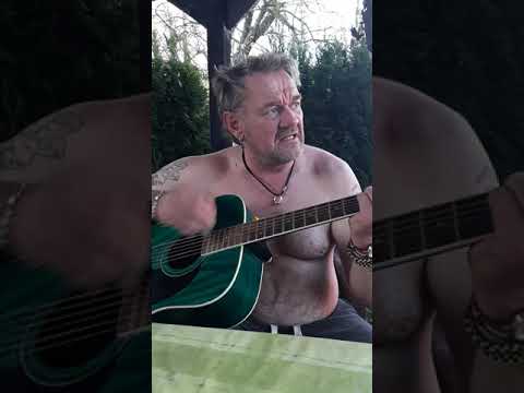 HUD MAČEK, LJUBEZEN IZ ŠOLSKIH DNI