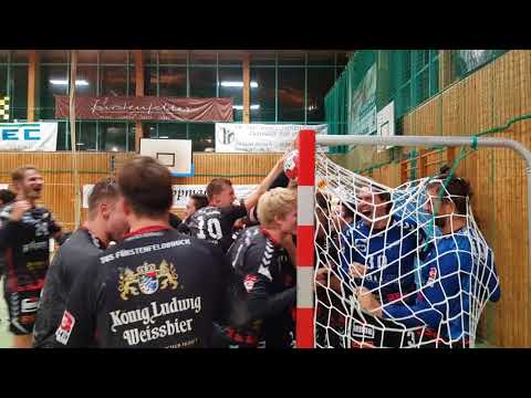 Ball bleibt im Pfosten stecken