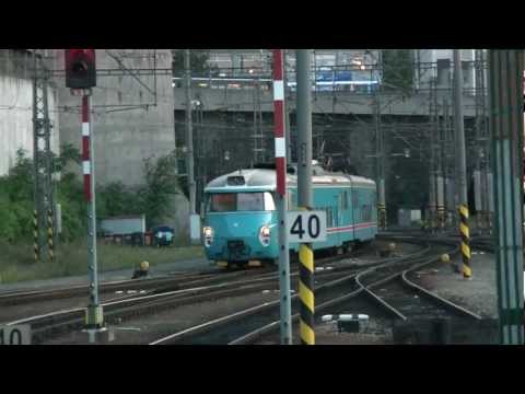 Modernizovaný "žabotlam" prichádza do stanice Praha - hlavní nádraží