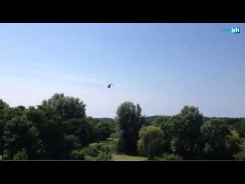 Helikopter landt in grasveld Santpoort-Noord