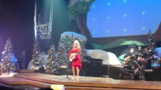 Dolly sings Jingle Bells