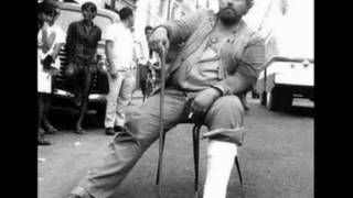 Cornelis Vreeswijk - Somliga Går Med Trasiga Skor (med text)