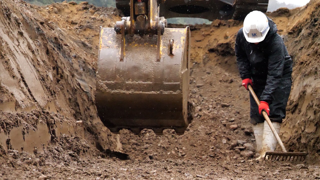 Large-scale trench-shaped excavation and canal foundation work. 【Canal Restoration Project Part 1】