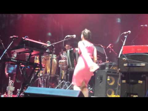 Snarky Puppy with Magda Giannikou - Amour T'es Là