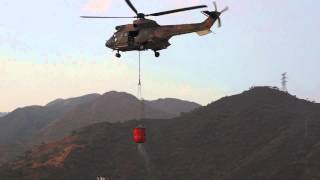 preview picture of video 'Helicoptero abasteciendose de agua para incendios 2/2'