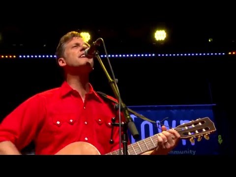 Calexico - Falling From The Sky (eTown webisode #915)