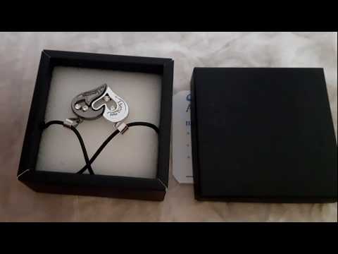 Подарок парню, девушке - парные кулоны пазлы "Одно сердце на две половиники" цвет серебро и титан в коробочке - фото 2 - id-p1438777997