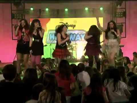 Celebratón in Concert Amigas por Siempre - Highway  Cuando Toca la Campana