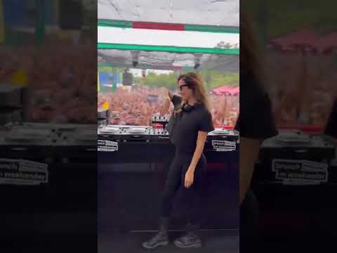 Deborah De Luca + Super Classic Remix #technobeats #technomusic #techno