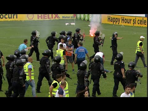 INCA UN SCANDAL INTRE FANII LUI DINAMO SI FCU CRAIOVA!!