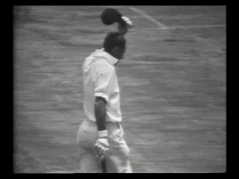 AUSTRALIA v ENGLAND 4th TEST MATCH DAY 4 SYDNEY JANUARY 13 1971 GEOFFREY BOYCOTT JOHN SNOW