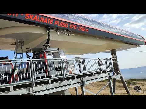 Kabínková Lanovka ホルナ スタニカ スカルナテ プレソ。ケーブルカー上部駅スカルナテ・プレソ