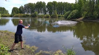 Ловля рыбы кастинговой сеткой на речке