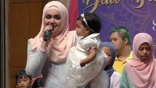 Comel Siti Aafiyah Beri Bunga Untuk Ibunya Masa Nyanyi Lagu COMEL PIPI MERAH