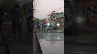 Ayer en la tarde se realizó la fundición de la 8a. calle del Barrio San Miguel en Escuintla