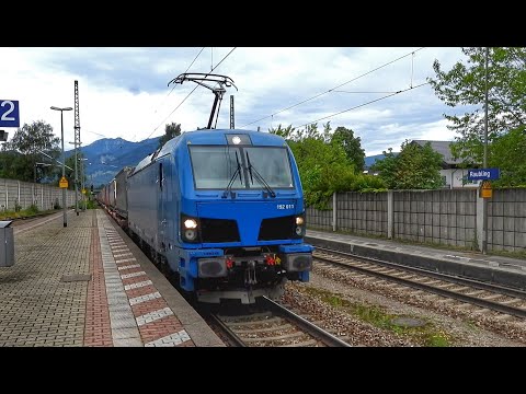 Werbeloks und Eine Siemens Smartron Lok in 4K Ultra-HD