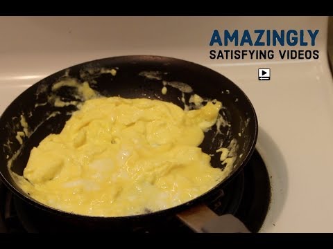 How to make the best scrambled eggs - Soft and Fluffy Scrambled Eggs
