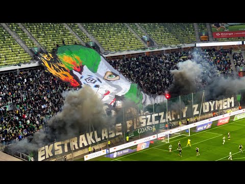 „Ekstraklasę puszczamy z dymem” oprawa Ultras Lechia Gdańsk w meczu z Legią