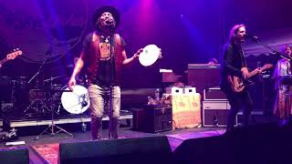 The Magpie Salute: Which Way Your Wind Blows