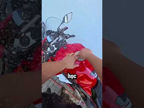 Tại Sao Biker Lại Dùng Búa Tạ Đập Nát Bình Xăng?! 😱