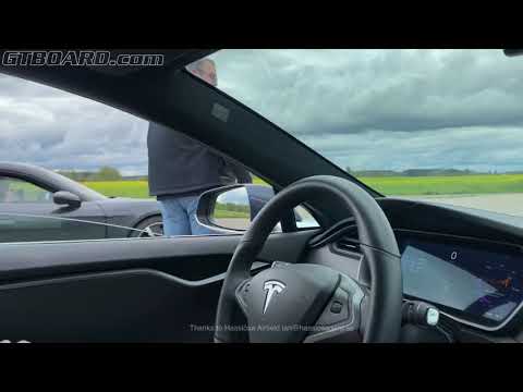 Brutal DRAG RACE Tesla Model S Performance 825 HP takedown by Porsche Taycan Turbo S. Domination!