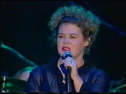 Maura O'Connell - Trouble in the Fiields