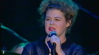 Maura O&#39;Connell - Trouble in the Fiields