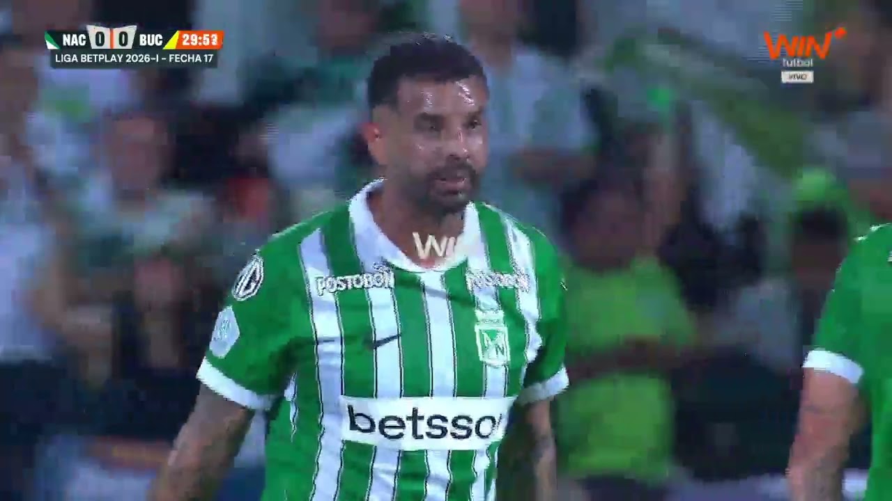 Great shot by Edwin Cardona, but Luis Vásquez's save was even better in the Nacional vs. Bucarama...