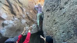 Video thumbnail of Mothership Connection, V4. Sad Boulders