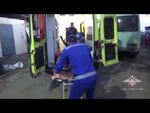 Полицейские вытащили из водяного плена женщину и спасли ее от переохлаждения Полицейские вытащили из водяного плена женщину и спасли ее от переохлаждения