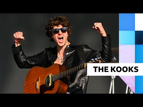 The Kooks - She Moves In Her Own Way (Reading 2025)