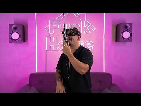 MC Menor cantando sucessos da Dupla Pikeno e Menor PROD. MUCK | Funk In House #12