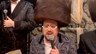 Lipa Schmeltzer at Beri Weiss’s sukkah in Israel, with the participation of R’ Shulem Rokach - Belz.