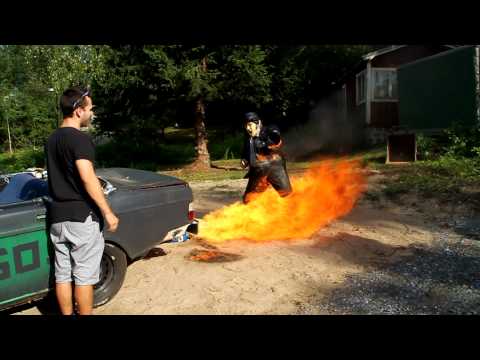 Kioskmongo.se - Bondgadgets - Flamethrowing Car