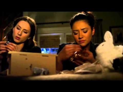 Pretty Little Liars 2x23 -   Emily & Spencer Looking Through Ali's Stuff